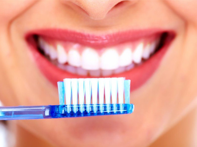 مسواک زدن  قبل از صبحانه مسواک بزنید toothbrush