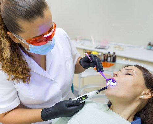 لکه های سفید روی دندان dental anxiety treatment in hamilton 495x400